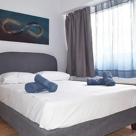 Cozy Center Apartment *