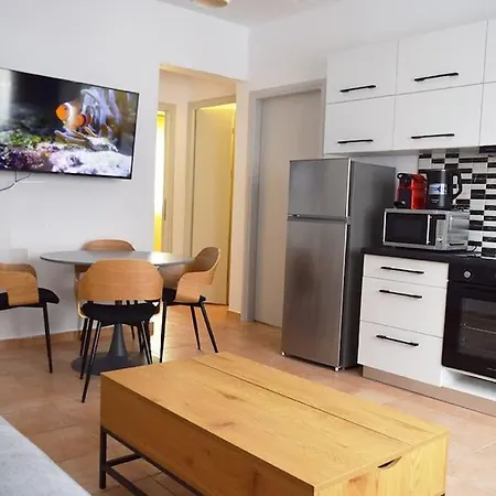 Cozy Center Apartment